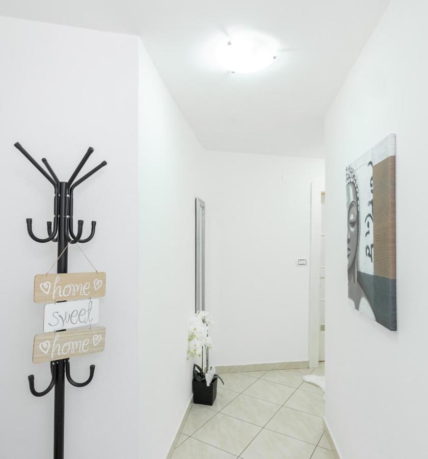 Apartment Santa Barbara Rijeka Exterior photo